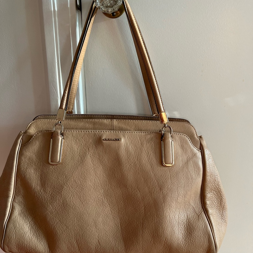 Coach Tan Leather Shoulder Bag Timeless Design